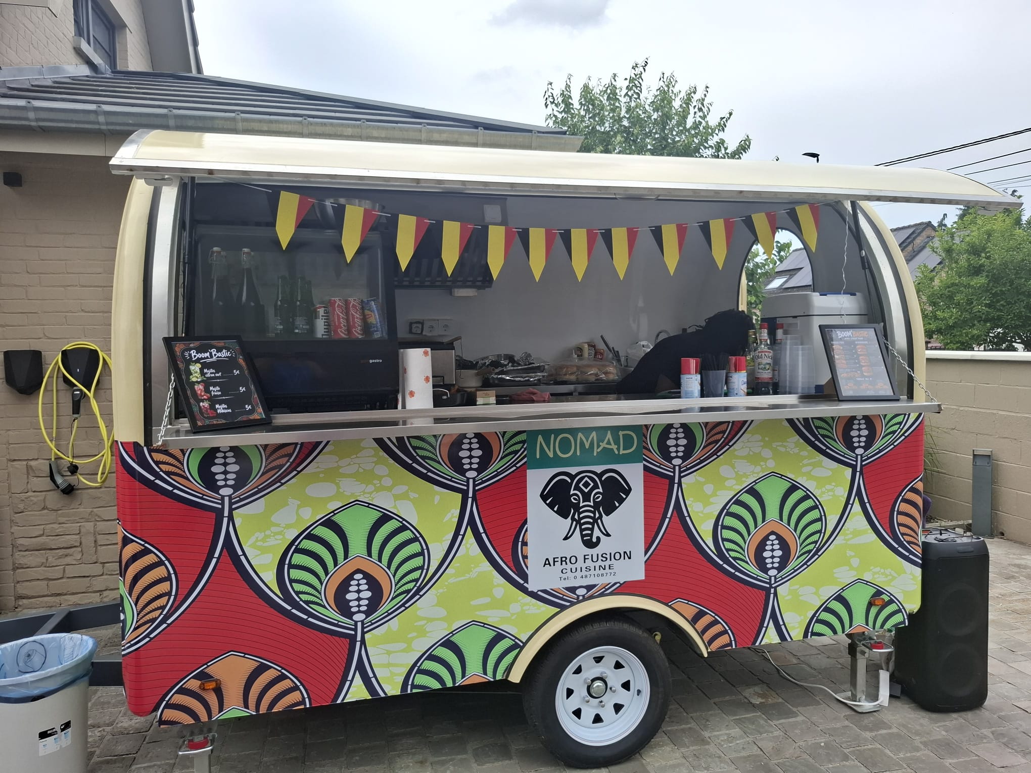 Le food truck Afro Street Food vu de profil
